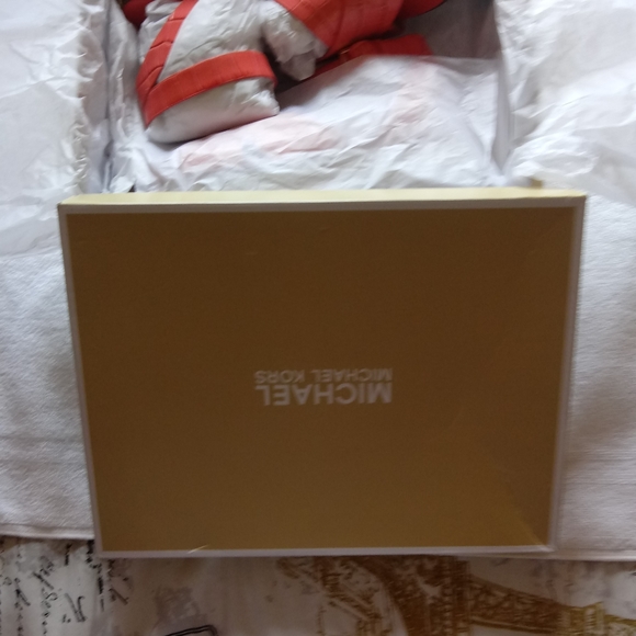 "New' Michael Kors Abbott Sandals - Picture 16 of 16